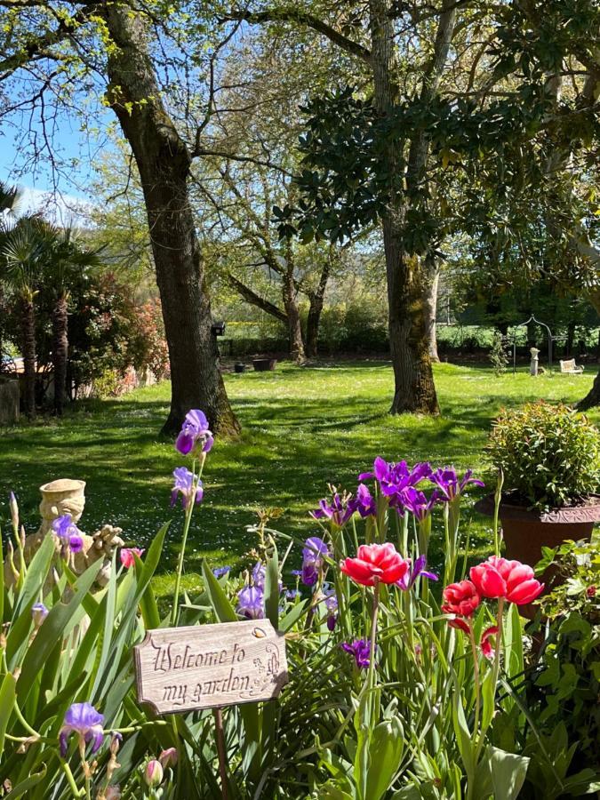 Le Bouquet Bleu Bed And Breakfast Siorac-en-Perigord Exterior photo