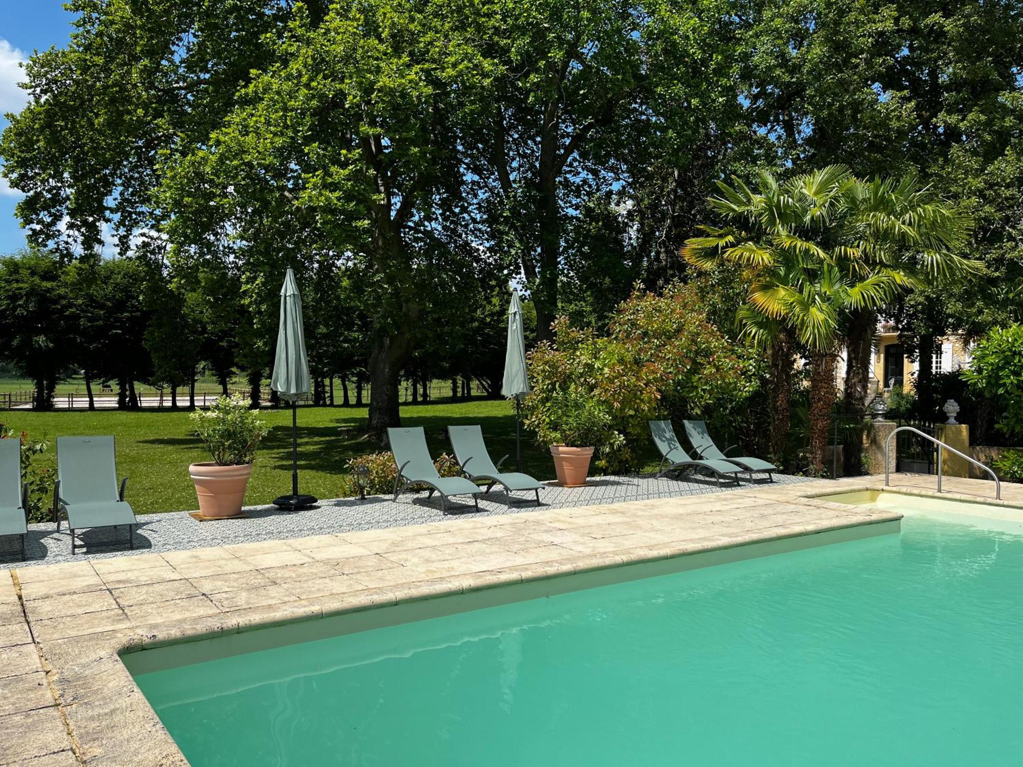 Le Bouquet Bleu Bed And Breakfast Siorac-en-Perigord Exterior photo